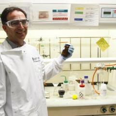 Profesor Mark Blaskovich in the lab