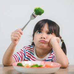 Young girl refuses to eat her broccoli 